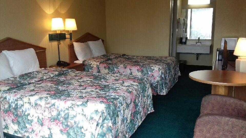 Budgetel Inn And Suites Birmingham Buitenkant foto