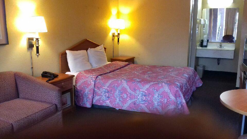 Budgetel Inn And Suites Birmingham Buitenkant foto
