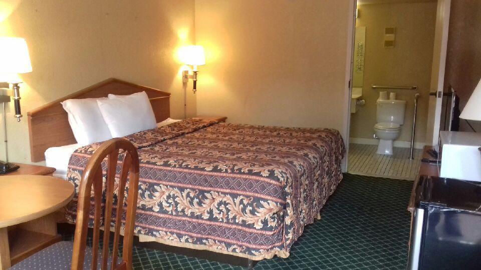 Budgetel Inn And Suites Birmingham Buitenkant foto