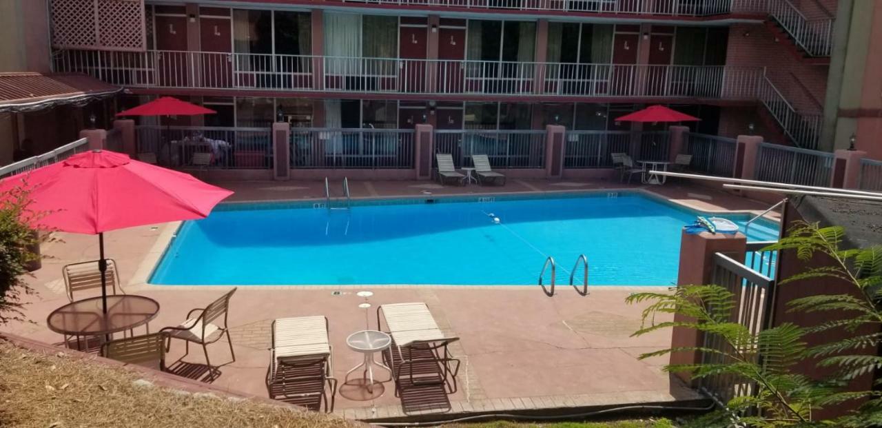 Budgetel Inn And Suites Birmingham Buitenkant foto