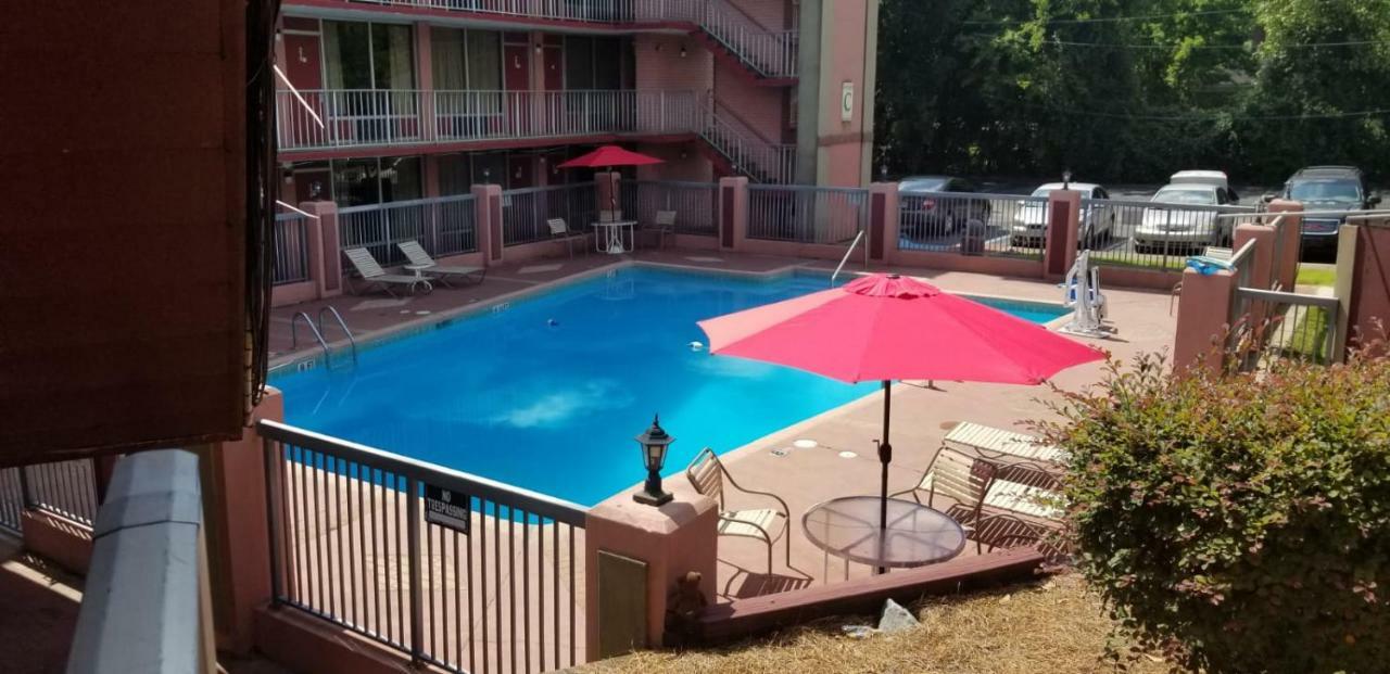 Budgetel Inn And Suites Birmingham Buitenkant foto