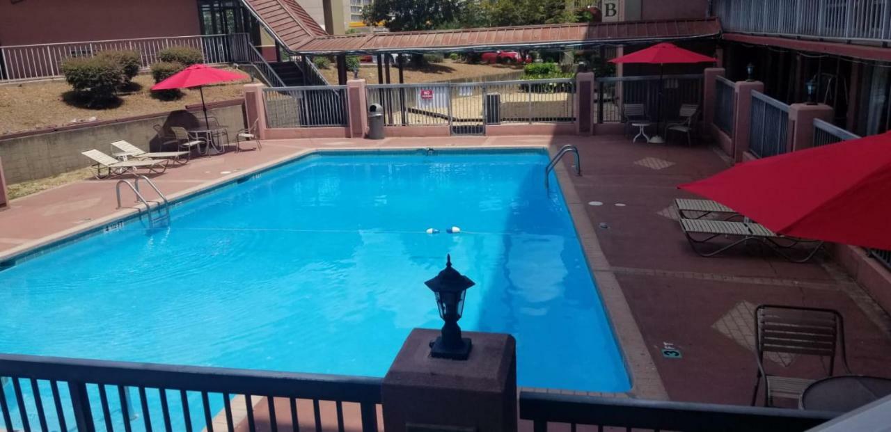 Budgetel Inn And Suites Birmingham Buitenkant foto